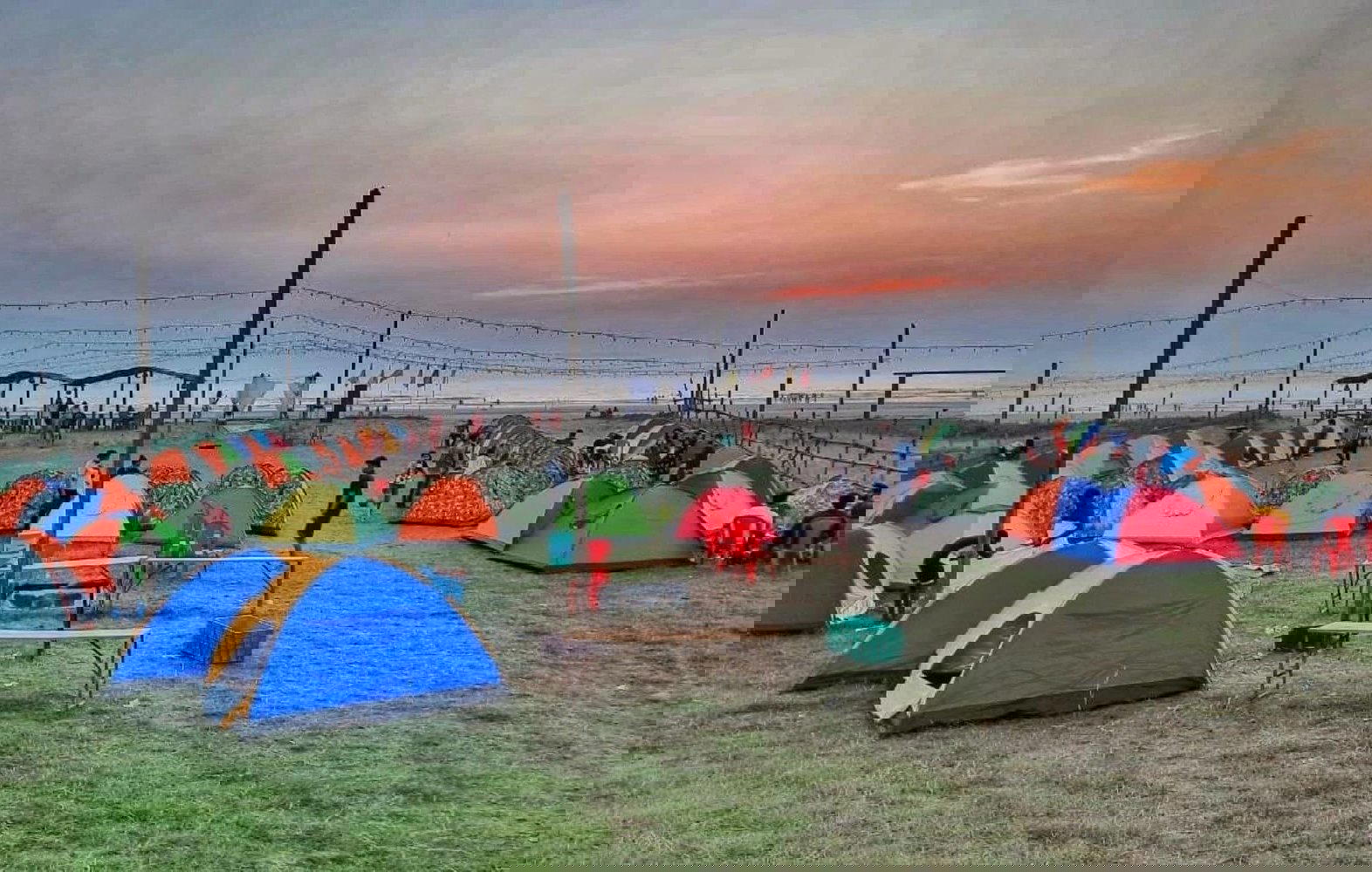 How far is Alibaug campsite from the beach